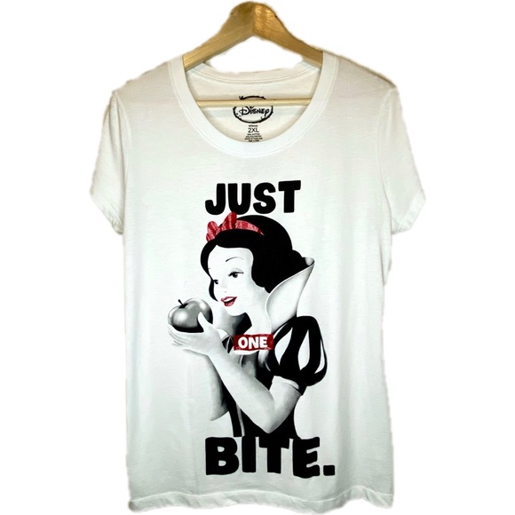 Disney Snow White Plus Size T-shirt - Picture 1 of 2